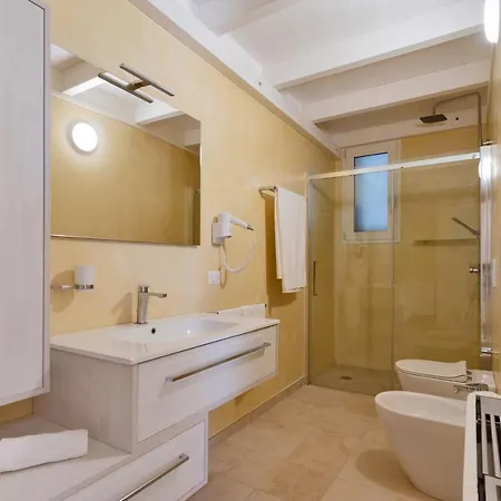 Dimora Fraschi 4* Казарано